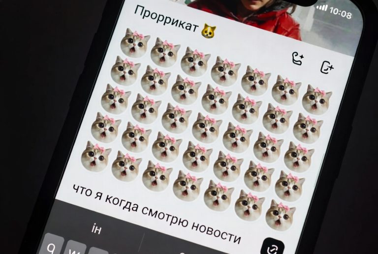 «Дед купил смартфон. Через неделю вся семья была в групповом чате. Никто не выжил»